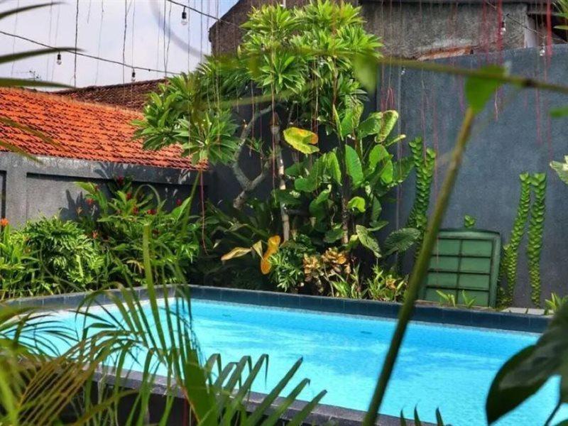 Front One Inn Kediri Kediri  Kültér fotó